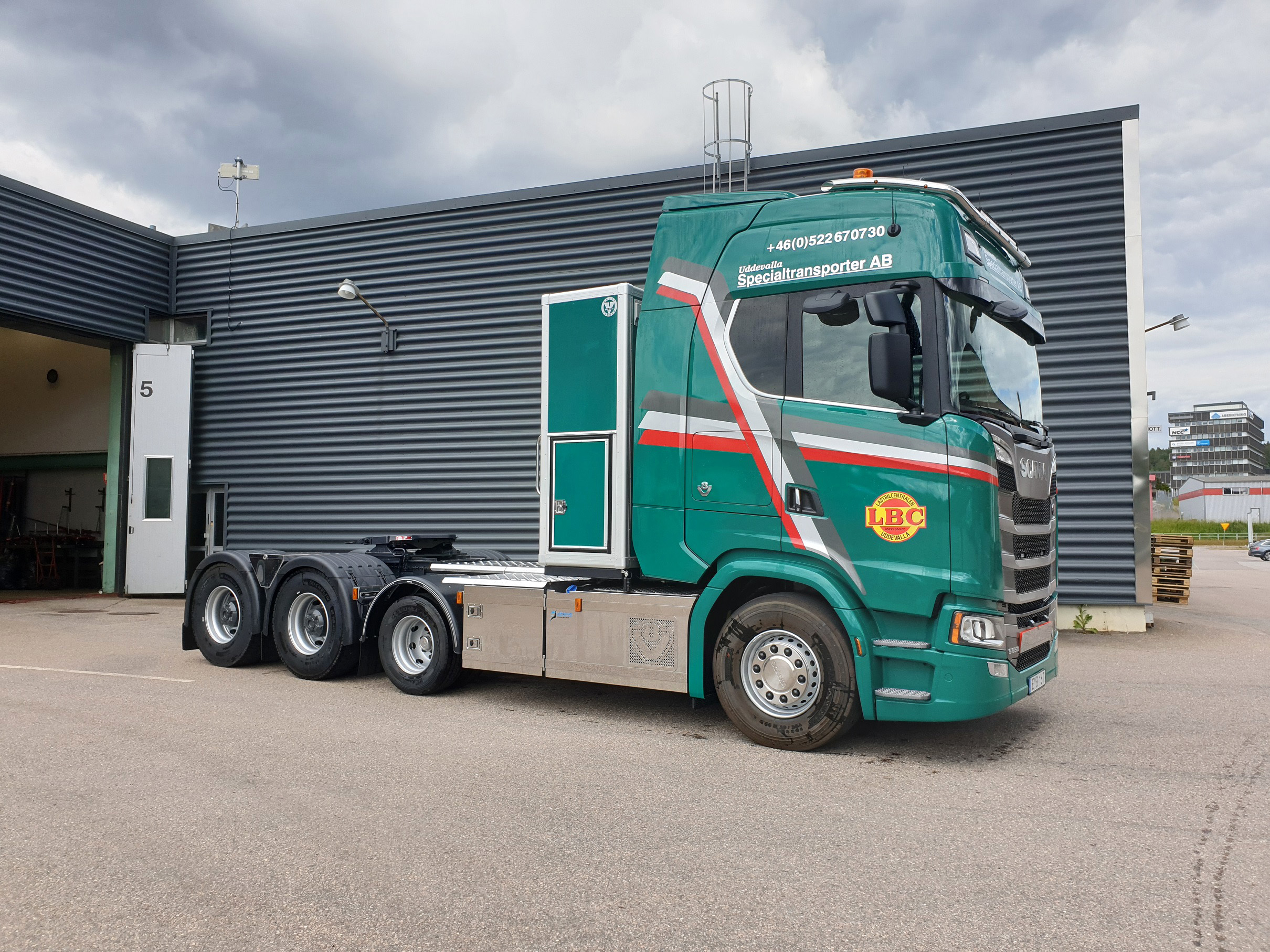 Uddevalla Specialtransporter AB