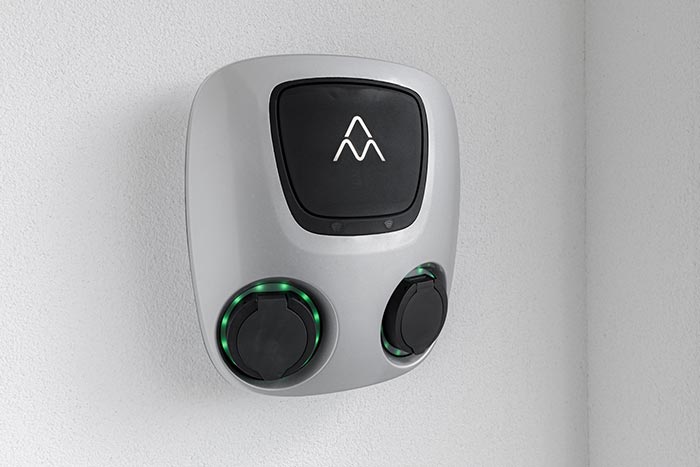 Laddboxen Charge Amps Aura med dubbla uttag